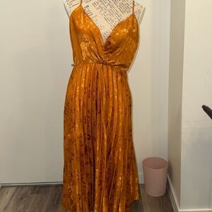 J.O.A. Orange Metallic Pleated Midi Cami Dress | Women’s Medium | NWNT